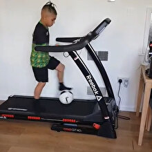 Koşu bandında 'top süren' 11 yaşındaki yetenek