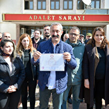 Mazbatasını alan 'Komünist' başkan ilk çağrısını ziyaretçilerine yaptı