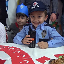 Kreşe kavga ihbarına giden polislere pastalı sürpriz