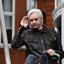 Büyükelçilikte yaşayan Assange gözaltına alındı