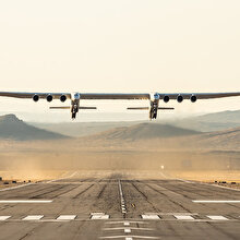 Dünyanın en büyük uçağı: Stratolaunch
