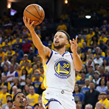 Curry, play-off'lara rekorla başladı