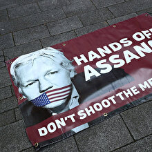 Assange 'depremi' devam ediyor: Bağlantılı olduğu iddia edilen bir kişi daha gözaltında