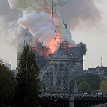 Notre Dame Katedrali tüm dünyanın gözü önünde küle döndü