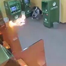 ATM'yi patlatan zanlı bütün parayı çaldı