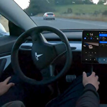 Tesla, full otomatik sürüşteyken içeride neler oluyor?