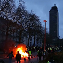 Paris'te 1 Mayıs gecesinden görüntüler