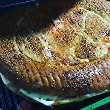 Ramazan pidesiyle tost yapan çılgın sahurcu