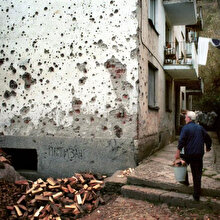 Savaş bittikten beş yıl sonra Srebrenitsa, Bosna...
