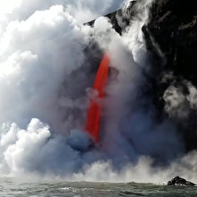 Kilauea volkanından çıkan lavlar Pasifik Okyanusu'na böyle döküldü