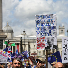 Londra'da binler Brexit için sokaklarda
