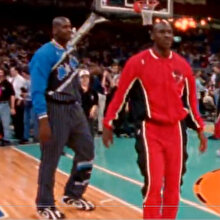 Michael Jordan ve Shaq O'Neal maç öncesi 1'e 1 kapışıyor