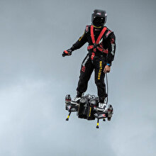 'Flyboard'la Manş Denizi'ni geçmeye çalışan mucit