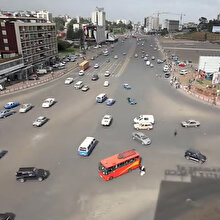Addis Abeba'da trafik ışıkları olmayan 'altıyol'