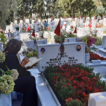 Edirnekapı Şehitliği’nde Kurban Bayramı arifesinde hüzün vardı