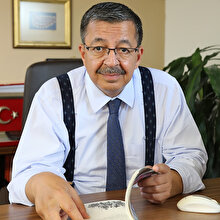Medine pazarından satın alınmış bir köledir benim dedem