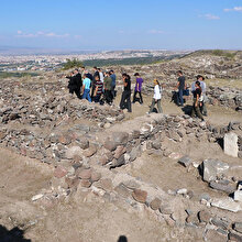 İlk hutbenin okutulduğu Karacahisar Kalesi'nde kazılara başlandı