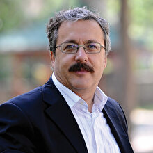 İlahi İlham Altındaki Sanatçıya Dair Okumalar