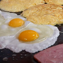 Kızarmış peynirli yumurtalı Güney Kore usulü tost