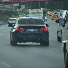 Makas atarak ilerleyen trafik magandası kamerada