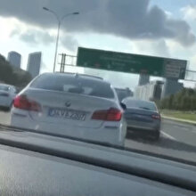 TEM'de magandaların lüks otomobillerle 'makas' yarışı kamerada