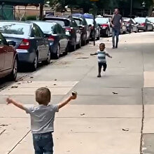 New York'ta sokakta karşılaşan iki küçük dost