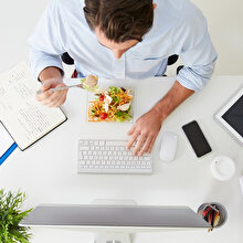 Ofis çalışanları dikkat: Çekmecenizden bu besinleri eksik etmeyin!