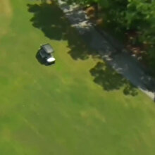 Polisten golf arabasıyla kaçmaya çalışarak sosyal medyanın diline düştü