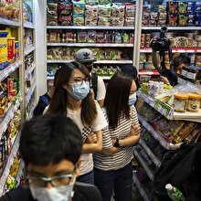 Hong Kong’da göstericiler AVM’yi yağmaladı