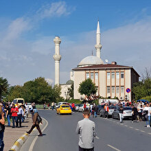 İstanbul'da deprem: Avcılar'da caminin minaresi yıkıldı