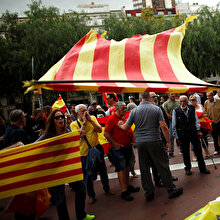 İspanyol hükümeti, Katalonya özerk yönetimini feshetti