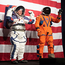 NASA yeni uzay kıyafetlerini tanıttı