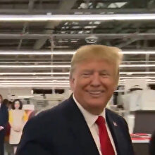 Fransız gazetecinin sorusu Trump'ı mest etti