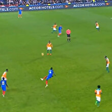 Fransız futbolcu Paul Pogba'nın muhteşem trivela pası