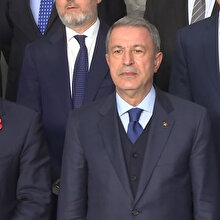 NATO Savunma Bakanları Toplantısı sonrası aile fotoğrafı çekildi