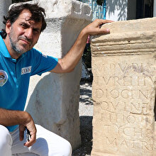 Parion Antik Kenti'nde bin 900 yıllık anıt mezar kitabesi bulundu