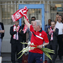 Mustafa Denizli İran'da zirveye yürüyor