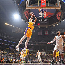 Anthony Davis 40 sayı attı, Lakers rahat kazandı