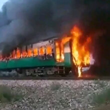 Pakistan'da tren faciası: 65 kişi hayatını kaybetti