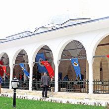 Mimar Sinan'ın eseri olan 466 yıllık Rüstem Paşa camisi ibadete açıldı