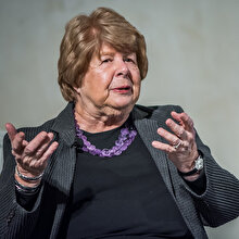 Marjorie Perloff: Şiir, dili sorgular