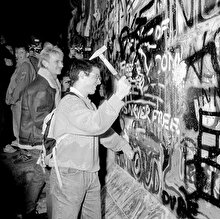 'Berlin Duvarı' 30 yıl önce bugün yıkıldı