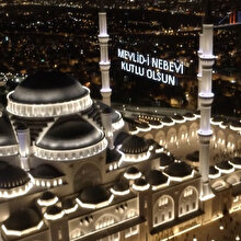 Mevlit Kandili münasebetiyle dolan Çamlıca Camii havadan görüntülendi