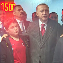 Cumhurbaşkanı Erdoğan soyunma odasına inerek Millileri kutladı
