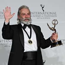 Haluk Bilginer Uluslararası Emmy Ödülleri'nde en iyi erkek oyuncu seçildi