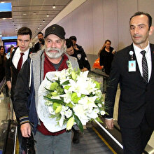 Haluk Bilginer Türkiye'ye döndü: Herkes çok mutlu, o yüzden ben daha da mutluyum