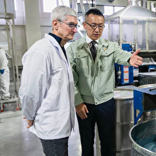 Apple CEO'su en iyi tedarikçileri seçmek için incelemelerde bulunuyor