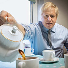 30 yılın en büyük seçim zaferini kazandıran Boris Johnson kimdir?