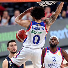 Dev derbide kazanan yine Anadolu Efes oldu