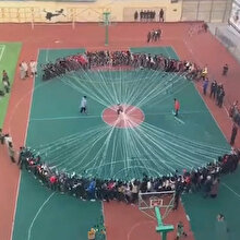 İp atlamada zirveye oynayan Çinli öğrenciler
